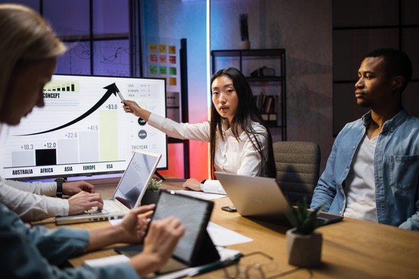 Wie kann man eine datengesteuerte Analyse zur Optimierung des öffentlichen Verkehrs durchführen?